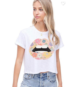 Flower child lips tee