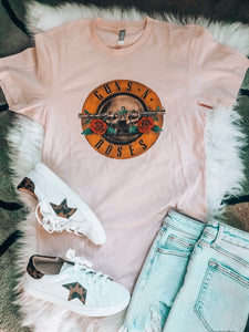Guns and Roses 🌹 graphic tee pink